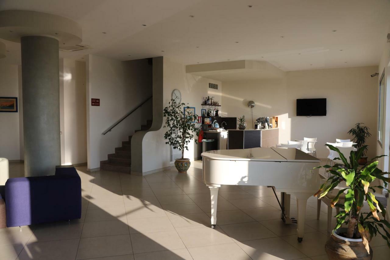 Hotel Celeste Марцамеми Екстериор снимка